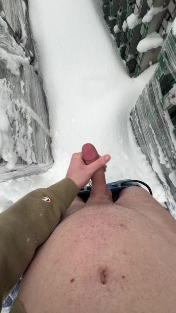 Twink Cum outdoor in Winter