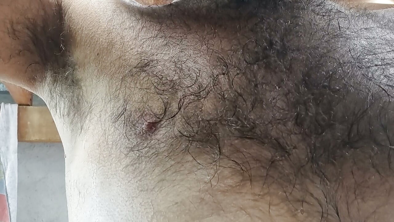 特写调皮、多毛又汗湿的男性汗毛