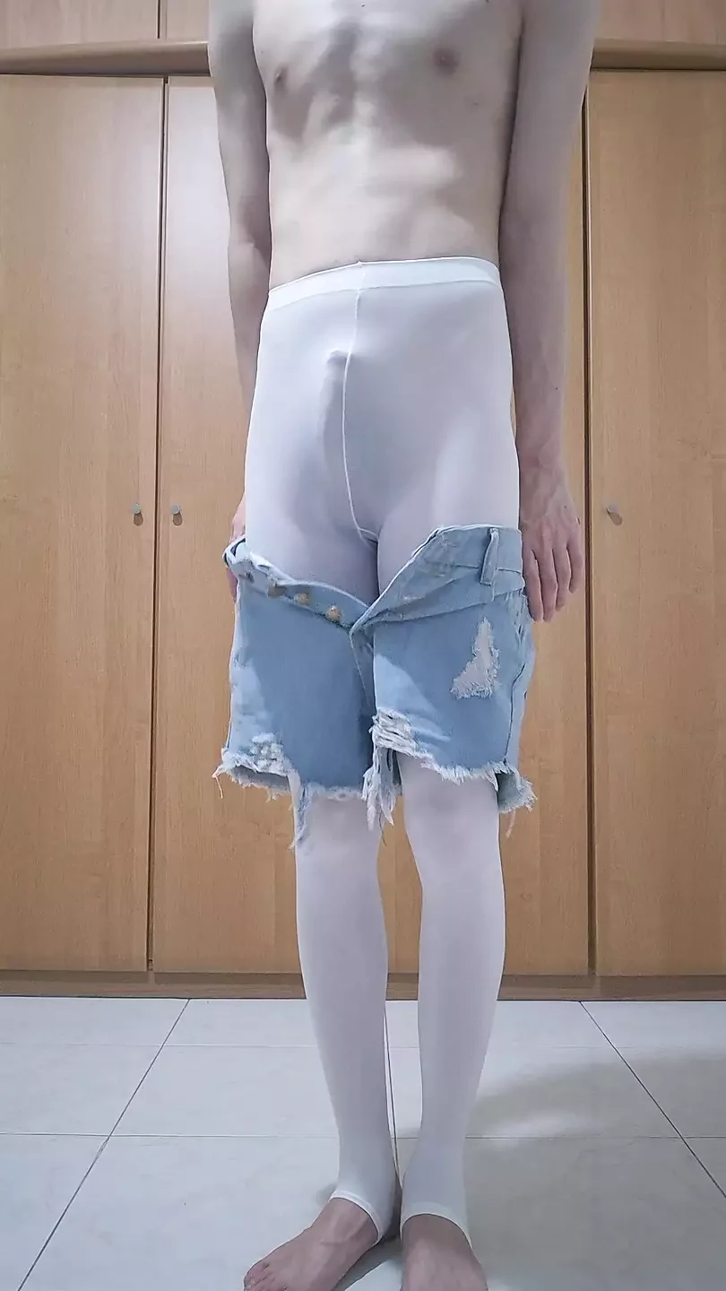 Dubli Twink baile taitas men masti kar rahi hai