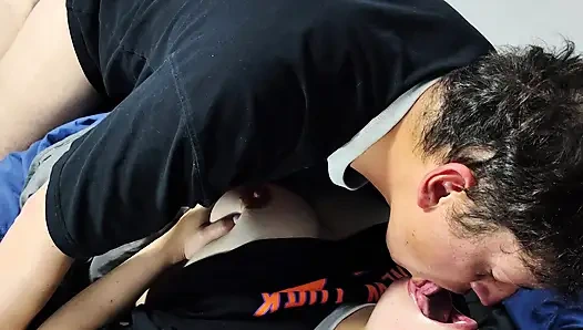 Die großen brüste meiner frau, ich lecke auch ihre vagina