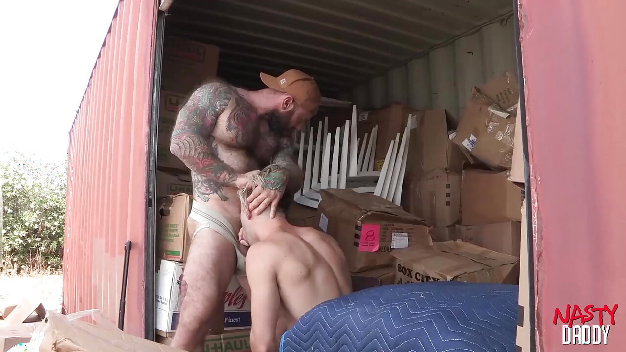NastyDaddy: Muscular DILF Jack Dixon raw breeds new toy Ian Frost