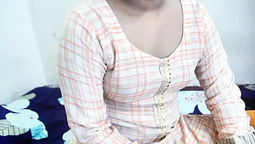 Bagian 1 aku menggoda pembantuku yang semok untuk bersenang-senang sama dia