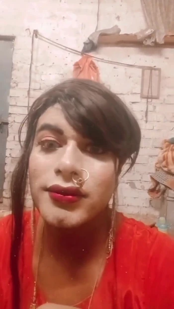 Urvashi rani lagi asik nyepong kontol sampai telan sperma