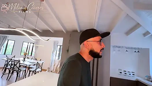 Aktris porno dientot kontol besar saat rumah kosong - emily fox