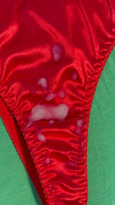 Crot di celana dalam istri 15
