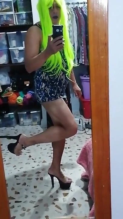 High heels yellow wig