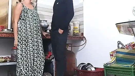 Kakak ipar india lagi sendirian di rumah waktu abang ipar ngentot memeknya habis-habisan