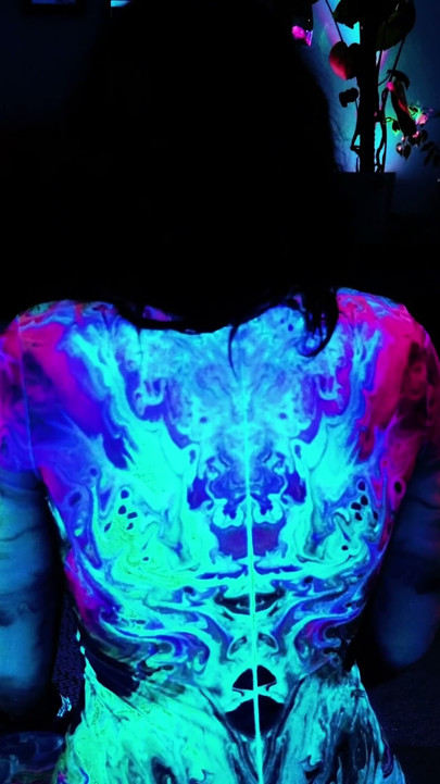 Neon Raver Pune un ambreiaj de ouă în uv, apoi le împinge pe toate și pișă: Ovipositor și Seducție Joc de ou