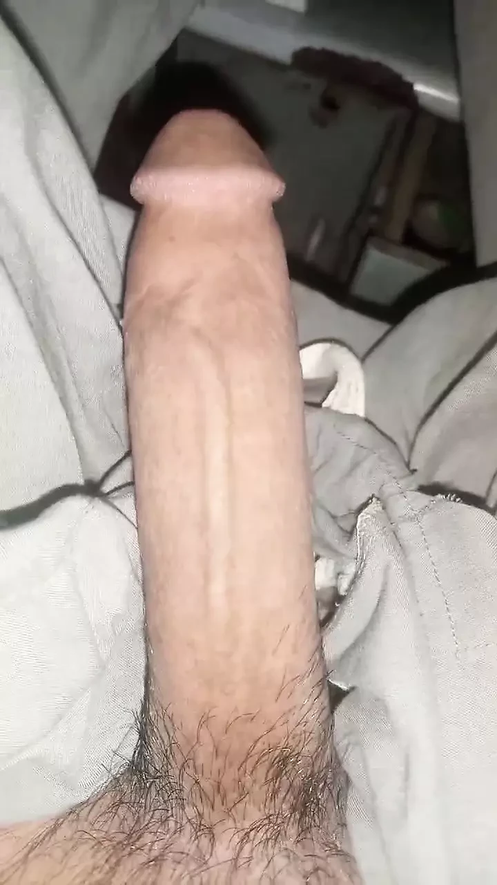 Você pode entrar em contato comigo para desfrutar com meu pau. Estou disponível para todos os tipos de sexo.