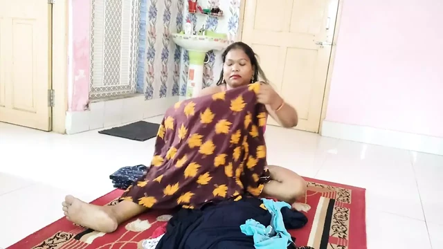 Indian Housewife Sexy Show 2