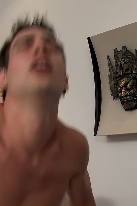 หนุ่มหุงควยได้บริการเต็มรูปแบบ