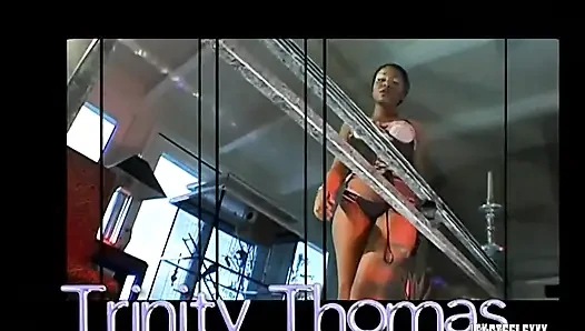 Trinity thomas lagi asik nyepong kontol mario rossi