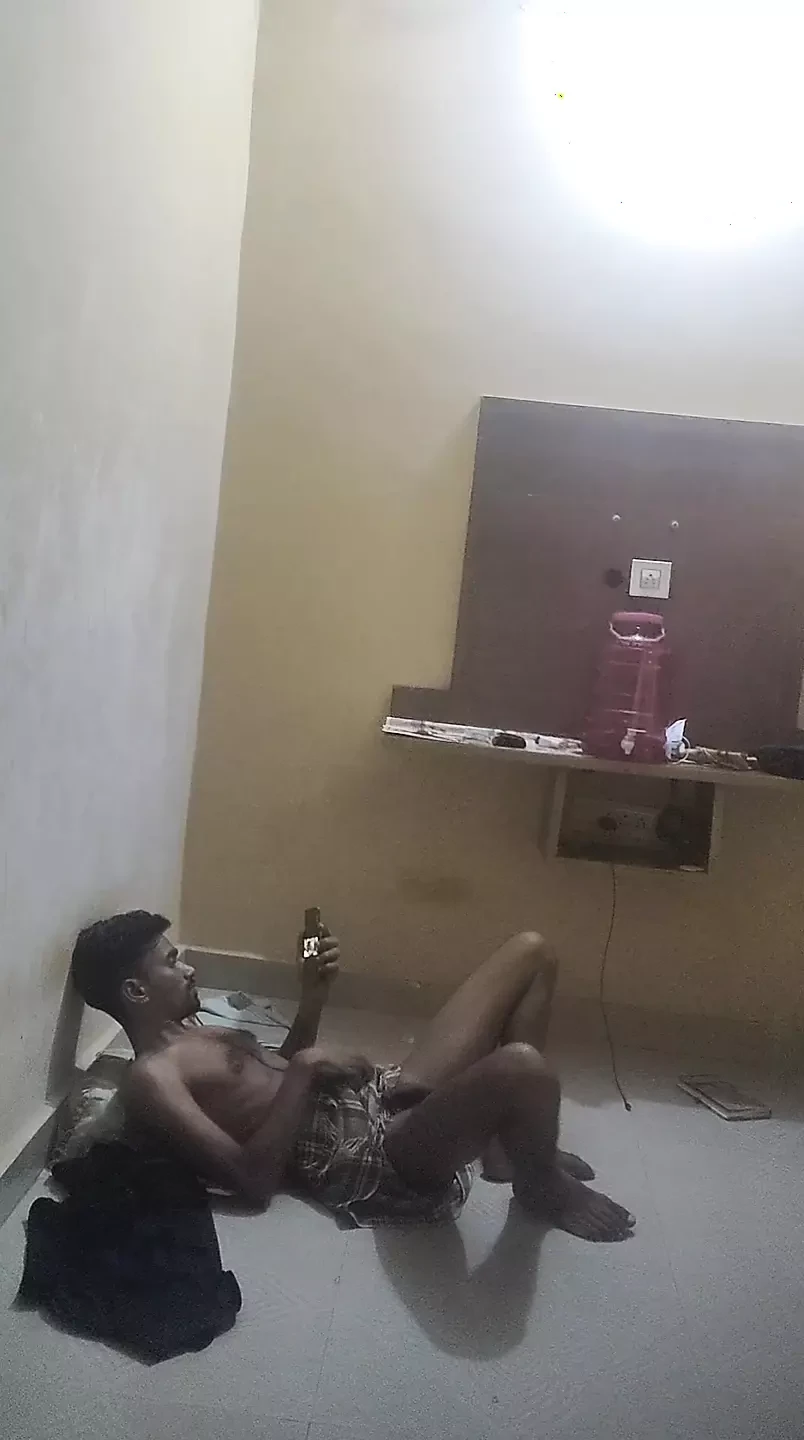 Lelaki bujang Odia melancap di rumah bersendirian