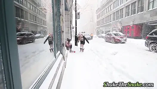 Shake The Snake - крошки сквиртуют везде, фильм целиком