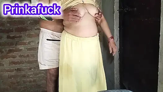 Dehati bhabhi ki ghar me akela pakar mari choot