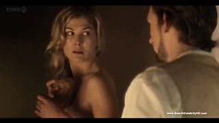 Rosamund Pike, scènes de nu - femmes amoureuses - HD