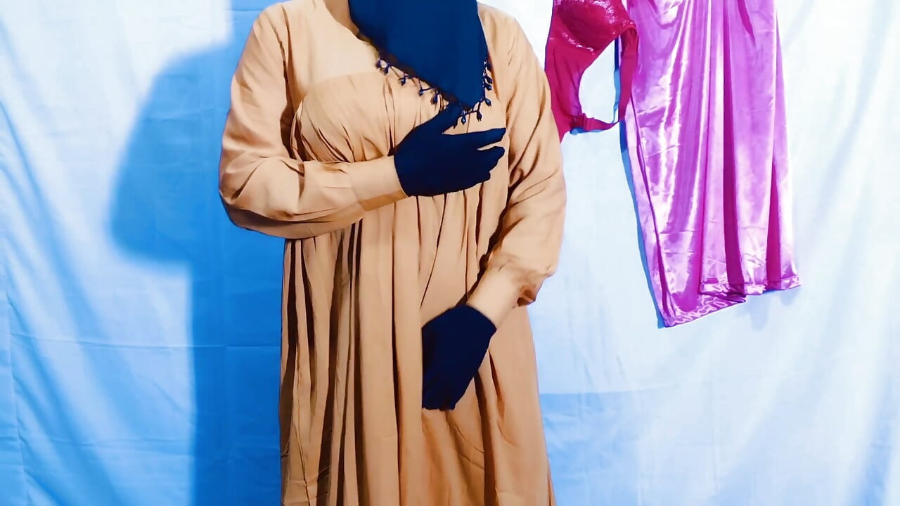 Pakistani Muslim Beauty Queen housewife
