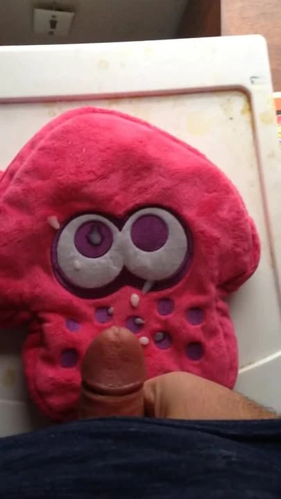 Splatting on my Splatoon 2 Squid plush pouch