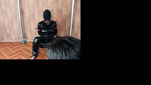 Sie wurde wie eine gefangene agentin sexuellen verhören unterzogen