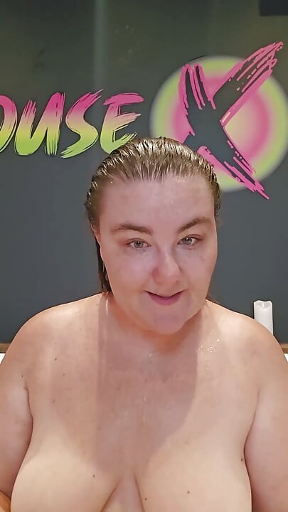 Ashley Turns Her Bath Hair Wash Into Toy Play