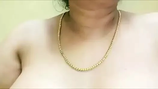Tamil sexy aunty saying (vanthu maha pundai ah olunga da)