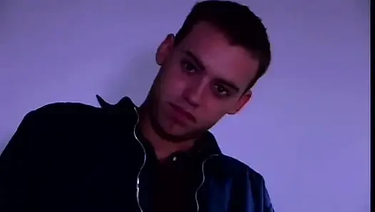 Sarışın minyon kız yarak emiyor