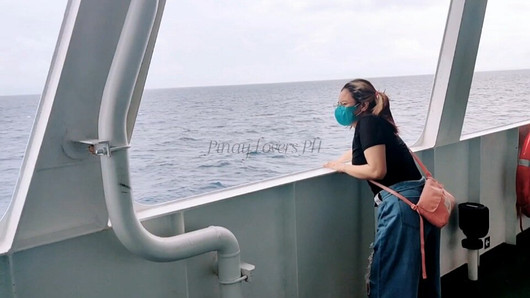 Ipinutok nya sa loob, Pinay hard fucked with strangers in Public ships cabin