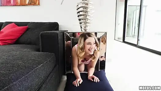 Beni kırmayın - Kristen Scott küçük olabilir, ama bu tatlı spinner canavar yarağı seviyor!