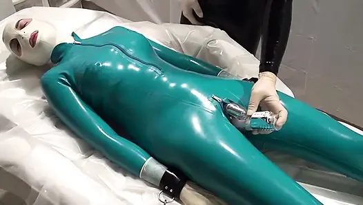 Любительское видео беспокоит домину, сперма на шее, спасательный жук 2 ракурса