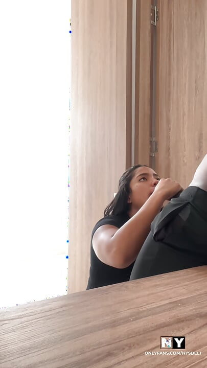 Eu dou sexo oral ao namorado da minha melhor amiga secretamente - casal amador - nysdel