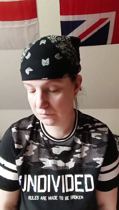 Men in the early 2000s be like... (A cosplay parody fairytale)