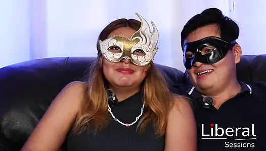 DAMAT KıZ ARKADAŞıNı ILK PORNO VIDEOSUNU KAYDETMEYE IKNA EDIYOR