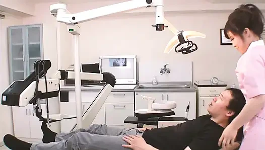 Asyalı amcıklar sahne 2_sexy tıraşlı amcıklı Japon kadın hastasını dölleme içine boşalana kadar sikiyor