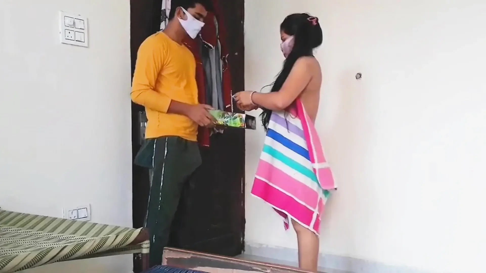 Delivery Boy Fuck Bhabhi After Delivering Parcel