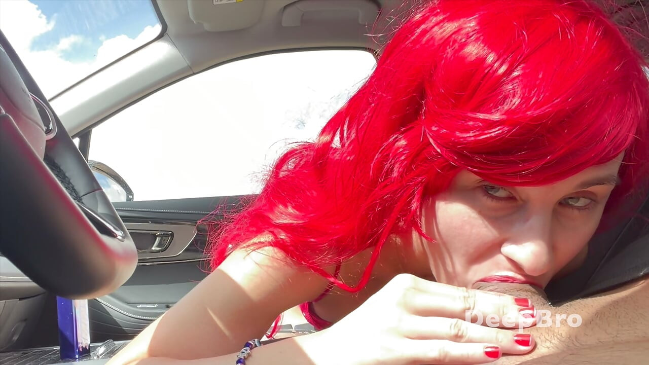 I picked up a naughty slut and we started playing in the back seat