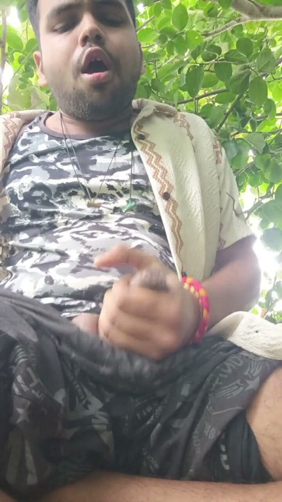 Van shetr men akela hone ke kaaran mainne ht aur seksi vidiyo dekhne ka phaisla kiya | klip 1