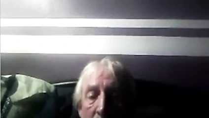 287. baba kamera için boşalıyor
