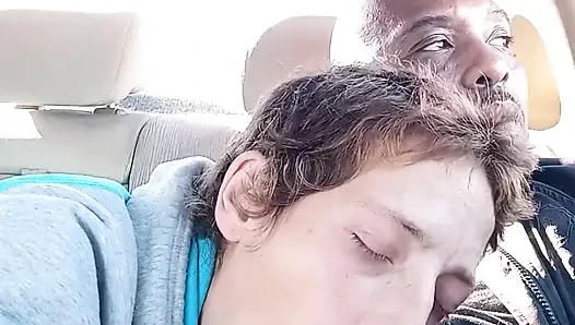 Грязная уличная шлюха пьет мою сперму на завтрак. МАМАША