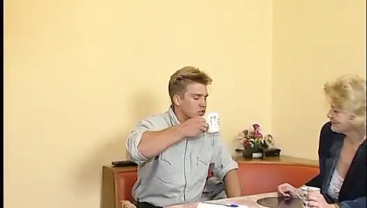 Memek pelacur dewasa rambut pirang dientot