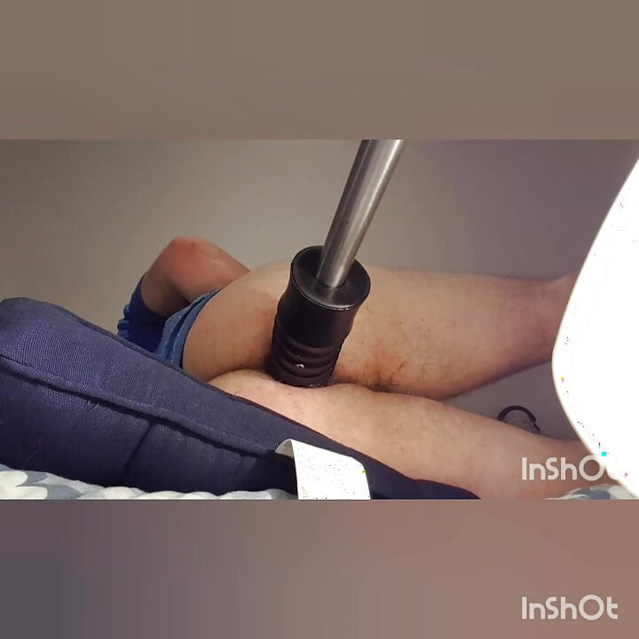 Machinefuck with medium Dildo