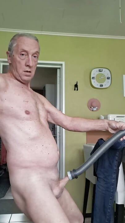 VÝSTAVNÍ SEXSHOW BEZ RUKOU CUCÁNÍ PTÁKA VYSAVAČEM CUMSHOT