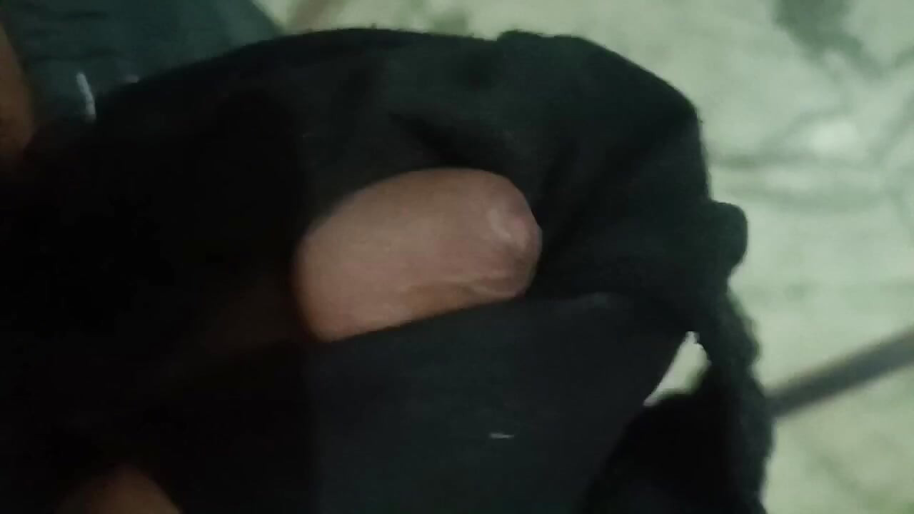 私はホットでセクシーな義理の妹パントゥをオナニーに連れて行きます。