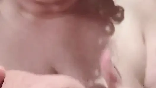 Knobby'nizi emdiğinde ağzı ıslak