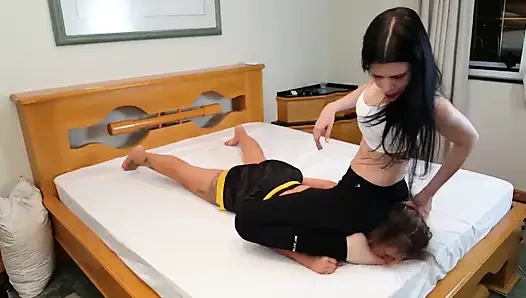 Ayak kavgası kızlar aşırı aşağılama - uzman tatlı kızla öğrenin