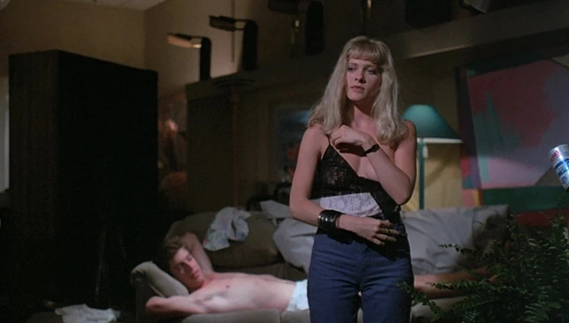 Barbara Crampton - &#39;&#39; Измельчающий Молл &#39;&#39;