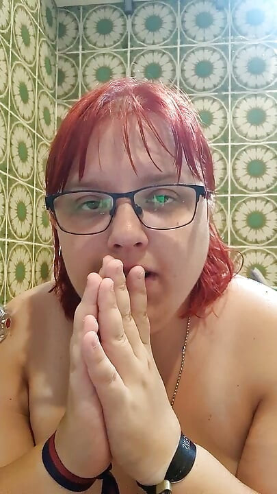 Krava muzara ponovno se oprala uživo na Cam4.