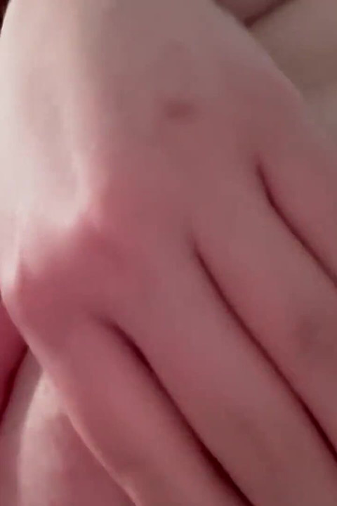 Ta Suka Myje Się Dla Ciebie W Wannie.