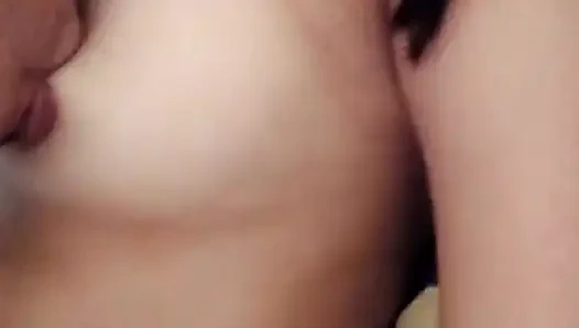 Мое первое анальное видео, я надеюсь, вы не возражаете, что я выгляжу моложе