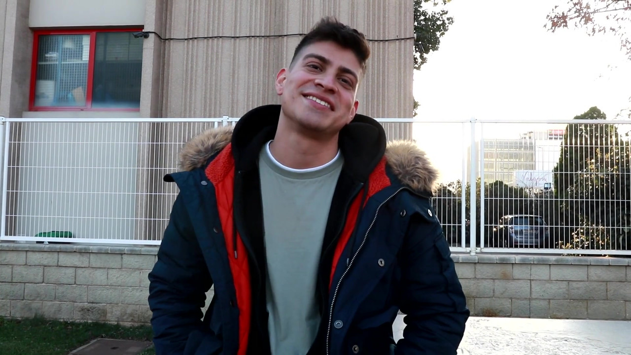 Annie在街上被抓