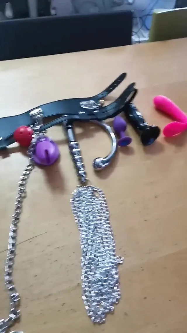 Unacerdaamaricona shows off her toys